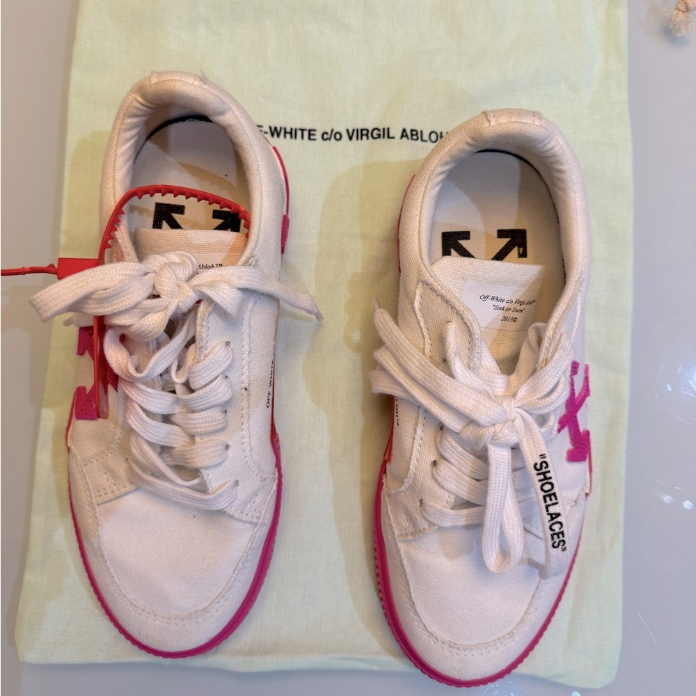 Off-White Arrow Low Top Sneakers Size 36